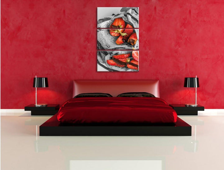 Pixxprint leckere Crepes mit Erdbeeren und Schokoglasur schwarz/weiss 3-Teiler Leinwandbild 120x80 B