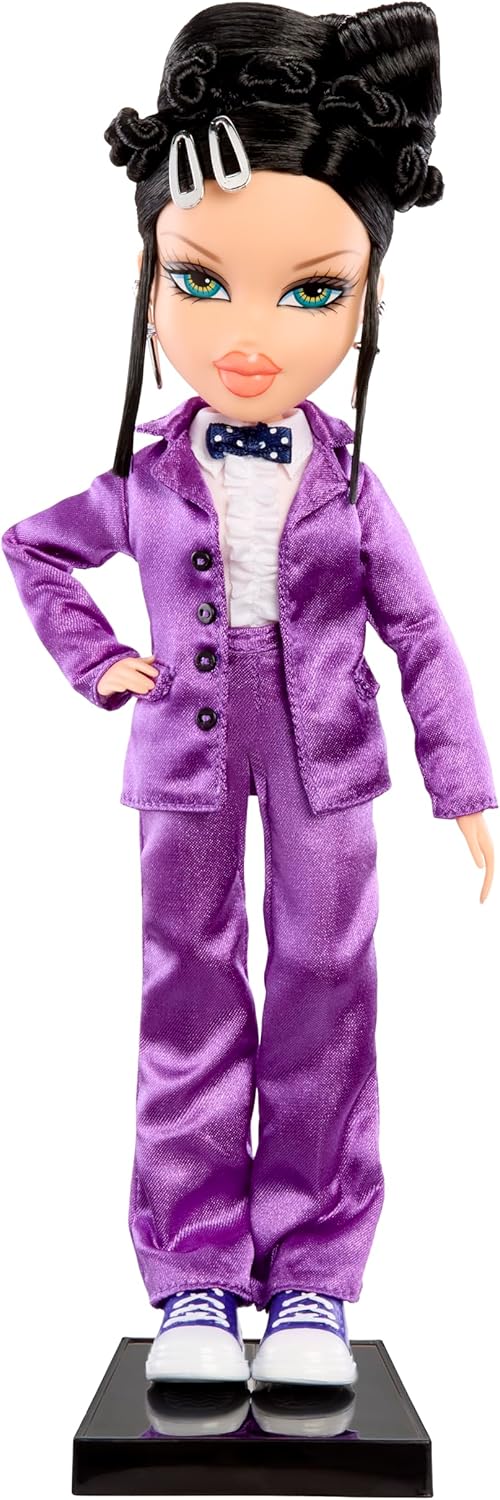 Bratz x Mean Girls Spring Fling Doll Janis – Modepuppe zum Sammeln mit 2 Outfits, Lila Smoking und v