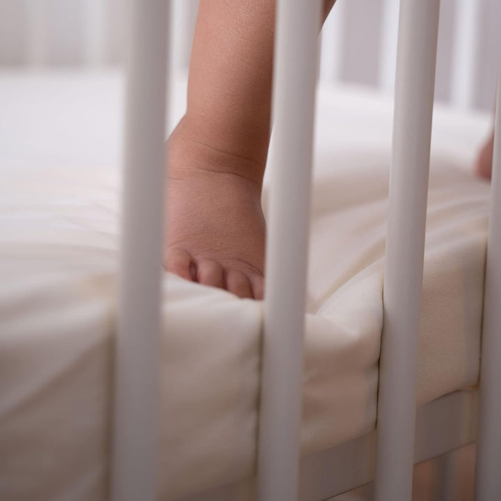 ÜneeQbaby 100% wasserdichter Matratzenschoner, voll ausgestattetes Bettlaken - Bio-Baumwolle, GOTS,