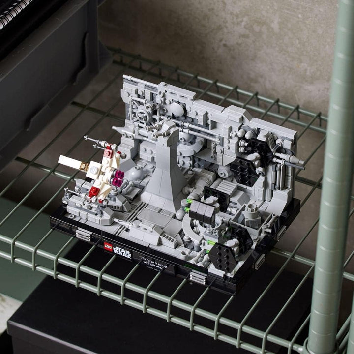 LEGO 75329 Star Wars Death Star Trench Run Diorama Set, baubares Modell für Erwachsene mit Luke Skyw