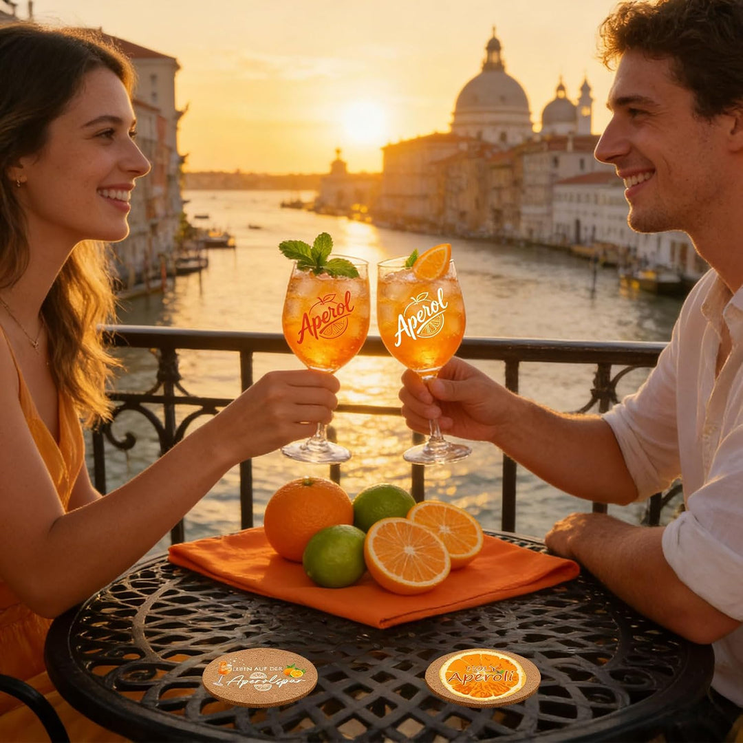 Aperol Geschenkset mit 2 Gläsern (430ml), Untersetzern, Trinkhalmen, Reinigungsbürste und Geschenkbo