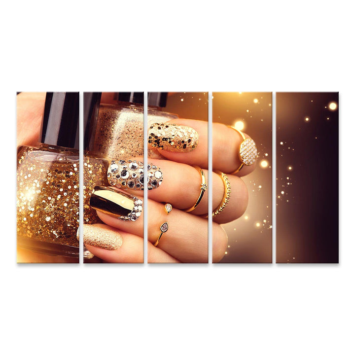 Bild auf Leinwand Goldene Maniküre Mit Edelsteinen Und Funkelt Eine Flasche Nagellack Trendige Acces
