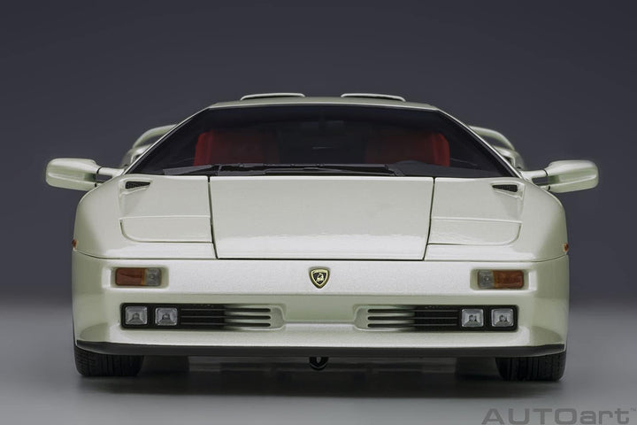 AUTOart Lamborghini Diablo SE30 JOTA weiss metallic Modellauto 1:18