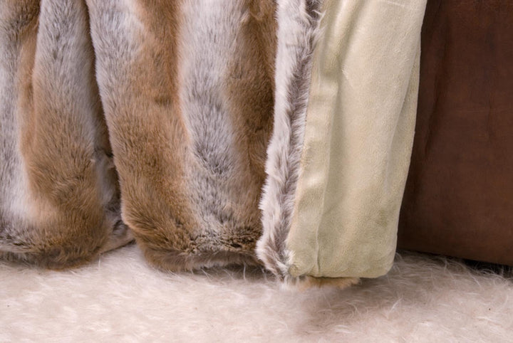 Wohnen & Accessoires GmbH & Co. KG Felldecke aus Webpelz Fuchs rehbraun-grau 260x300cm Tagesdecke 26