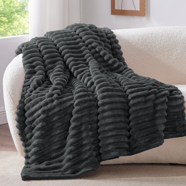 BEDELITE Kuscheldecke Flauschig Decke Klein - weiche Flanell Decken Anthrazit 125x150 für Sofa, Deko