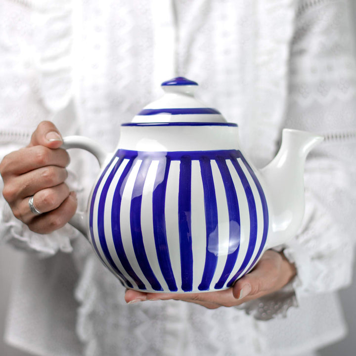City to Cottage® - Teekanne für 4-6 Tassen | Blau-Weiss gestreift | Handgemacht | Teekanne Keramik G