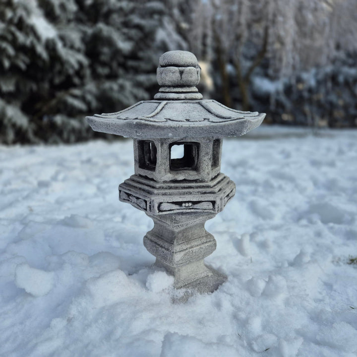 FABRIQ Japanische Laterne Yukimi-Doro 42 cm – Schwarz – Frostbeständige Steinlampe – Asiatische Gart