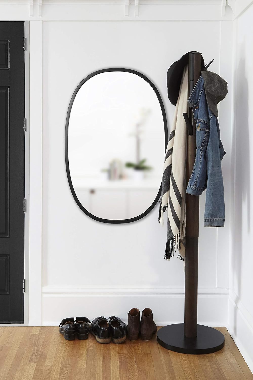 Umbra Hub Wandspiegel – Ovaler Spiegel für Diele, Badezimmer, Wohnzimmer und Mehr, Schwarz, 61x91 cm