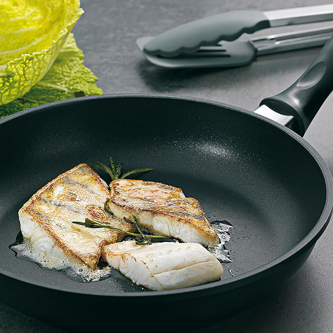 Kela 15150 Bratpfanne, Antihaftversiegelung, Aluguss 5 mm, Induktionsgeeignet, 24 cm Durchmesser, Ke
