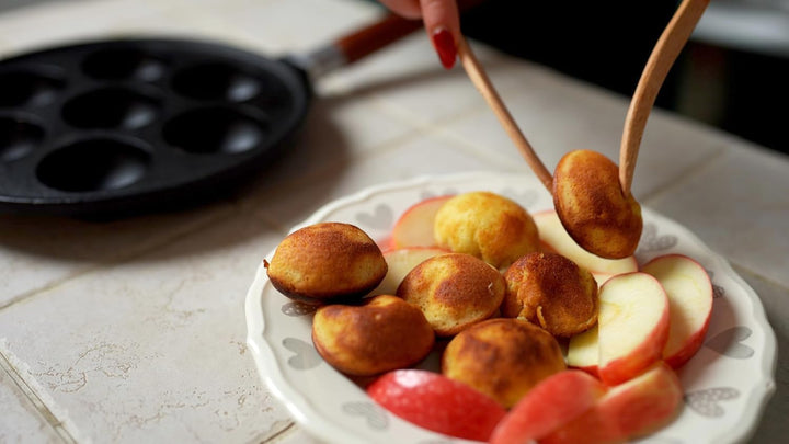 StarBlue 7-Loch-Aebleskiver-Pfanne aus Gusseisen, abnehmbarer Holzgriff, vorgebrannt, Aebleskiver-St