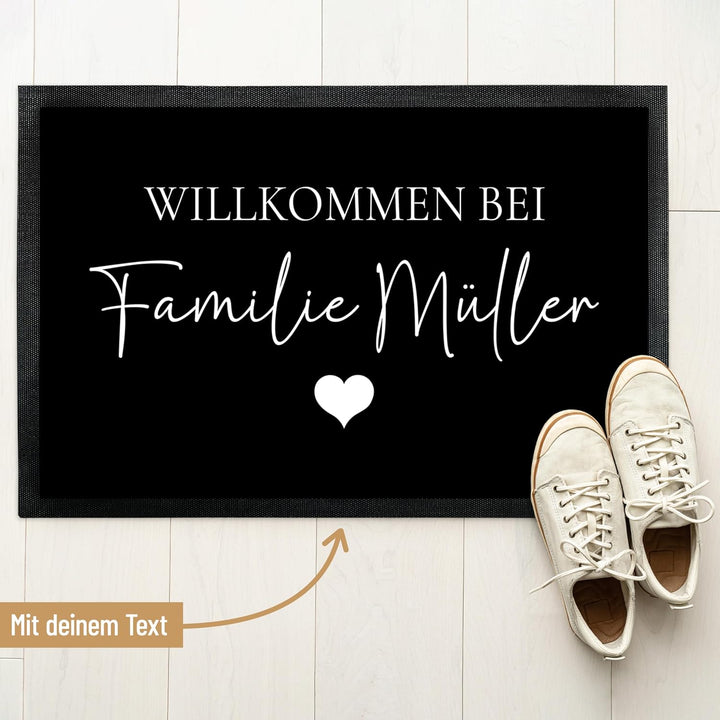 True Statements Deko-Fussmatte „Willkommen bei“ - personalisiert mit Familien-Namen oder Wunschtext