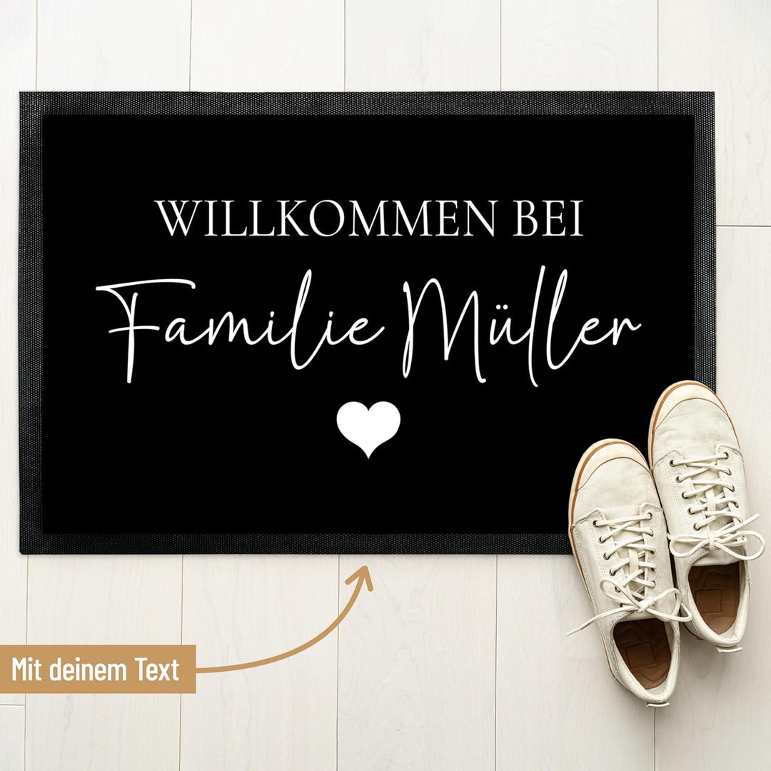 True Statements Deko-Fussmatte „Willkommen bei“ - personalisiert mit Familien-Namen oder Wunschtext