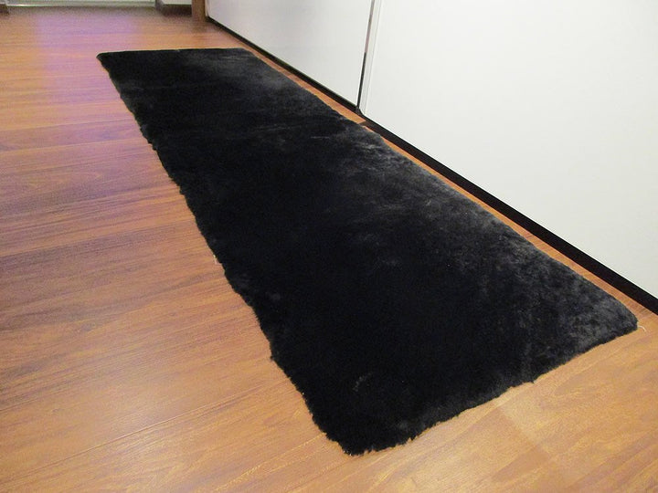 Reissner Lammfelle FP195 Schaffell Teppich Couchauflage Bettvorleger 195x60cm schwarz, Schwarz