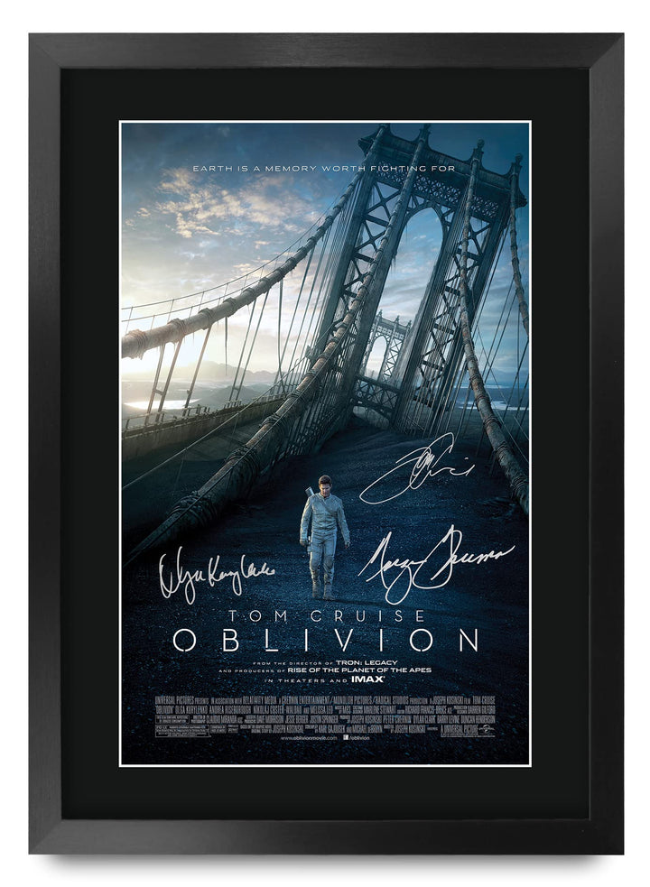HWC Trading FR A3 Oblivion Tom Cruise Geschenke Geduckter Poster Signiertes Autogramm Foto für Fans