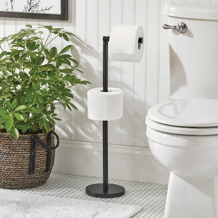 mDesign Toilettenpapierhalter frei stehend – moderner Papierrollenhalter für Badezimmer & Gäste-WC –