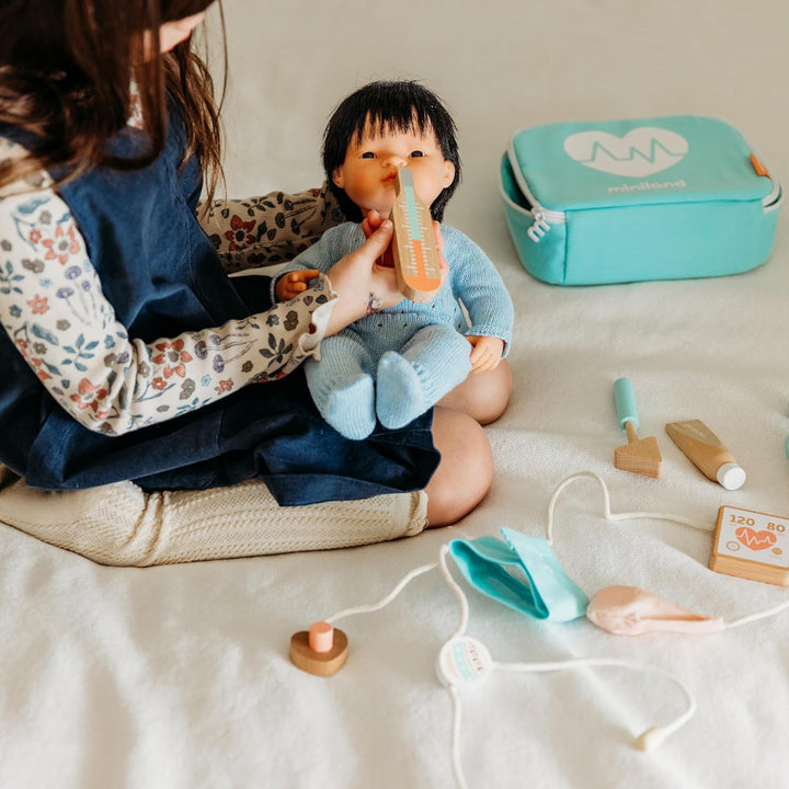 Miniland 94063 Arztkofferset aus Holz für Puppen