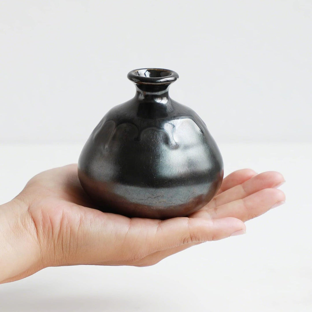 Wazakura Minoyaki kleine Keramik Ikebana Vase, Hergestellt in Japan, Handbemalte Schwarze Vase in Fl