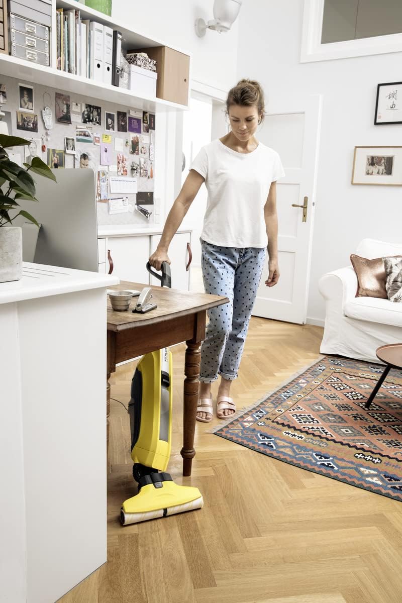 Kärcher Hartbodenreiniger FC 5 – elektrischer Bodenreiniger für 60 qm – müheloses Reinigen in einem