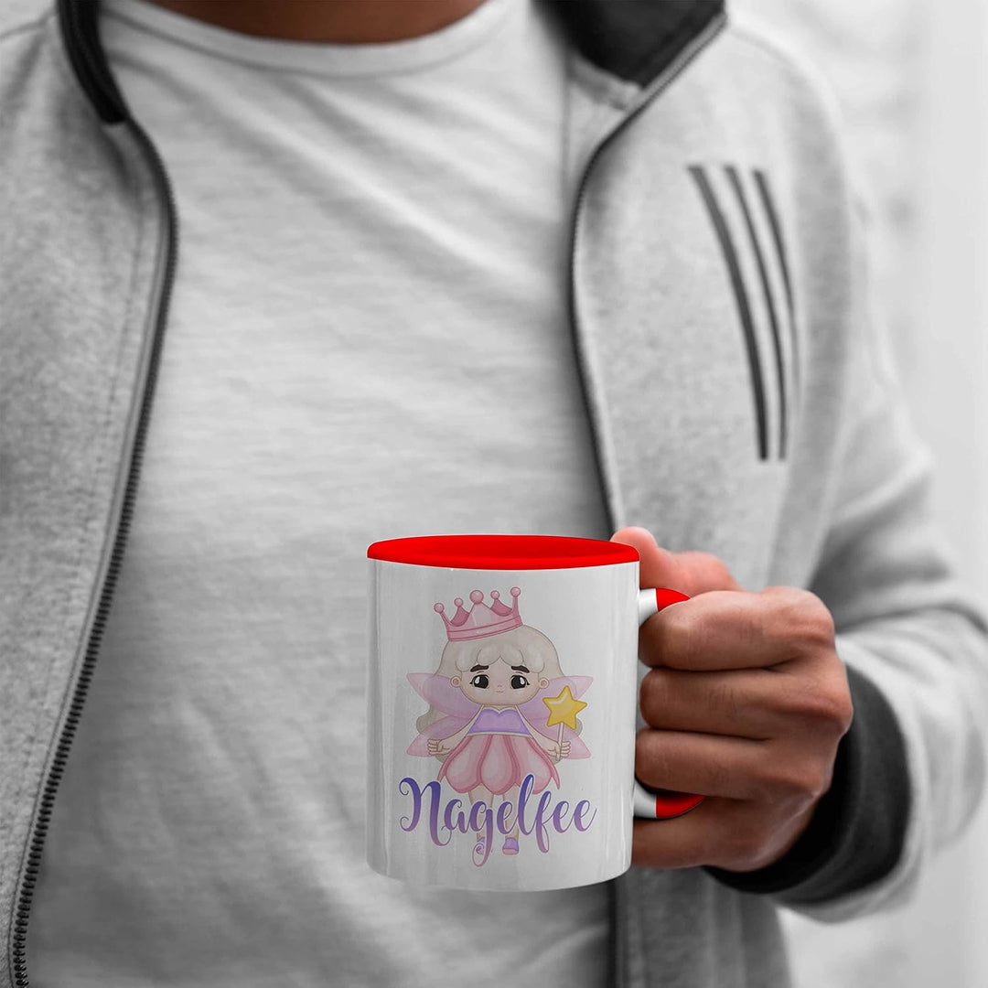 Trendation - Nagel-Fee Tasse Geschenk Nagelstudio Mitarbeiterin Gel-Nägel Spruch Süsse Grafik (Rot),