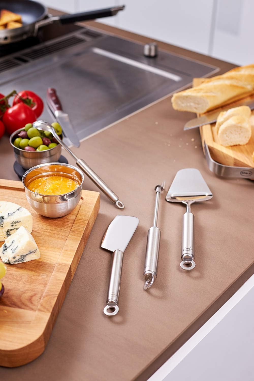 RÖSLE Käsehobel, hochwertiger Käseschneider für Hart- und Schnittkäse, Edelstahl 18/10, spülmaschine