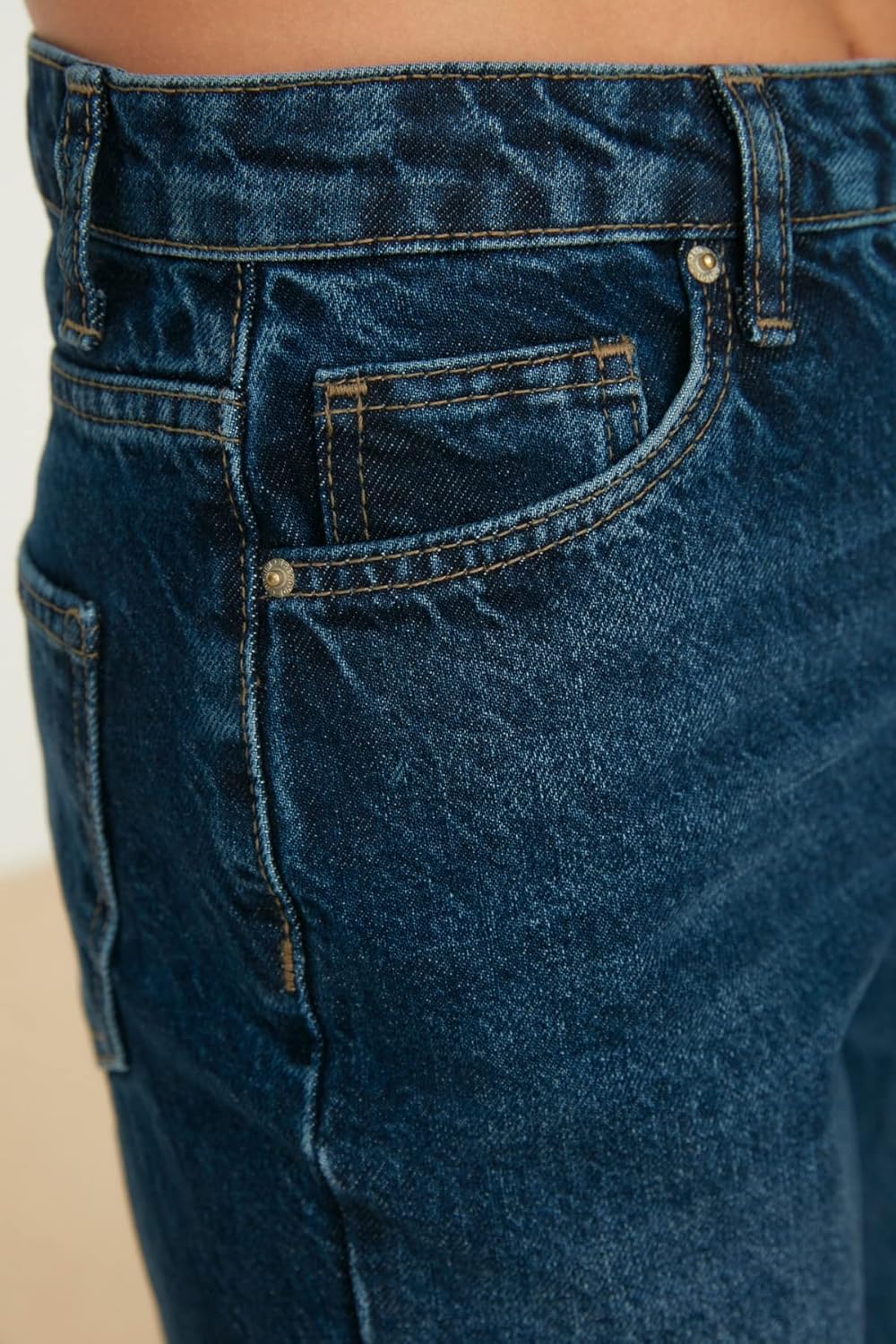 TRENDYOL Damen Zerrissene Detaillierte Hohe Taille-Bootcut Jeans, 34
