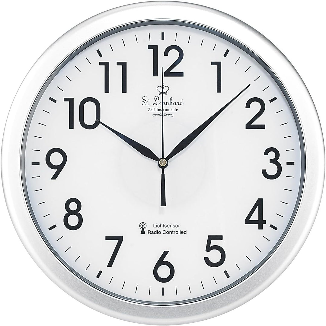St. Leonhard Wanduhr beleuchtet: Funk-Wanduhr mit Zifferblatt-Beleuchtung & Lichtsensor, kabellos (F