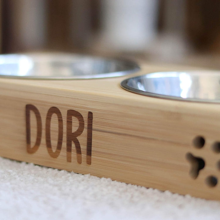 LAUBLUST Futterstation mit Name Personalisiert für Hunde - Natur | 31x15x6 cm - Futternapf & Wassern