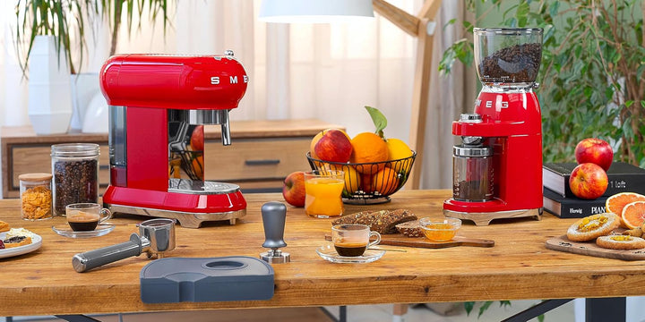 Smeg, ECF01RDEU Manual Espresso -Maschine, Cappuccino -System, Thermoblock, grosse Tassengehäuse und
