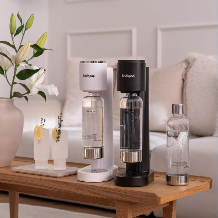 Sodapop Wassersprudler Cooper Pro Schwarz inklusive 1x PET-Flasche, Einfache Handhabung mit Einhänge
