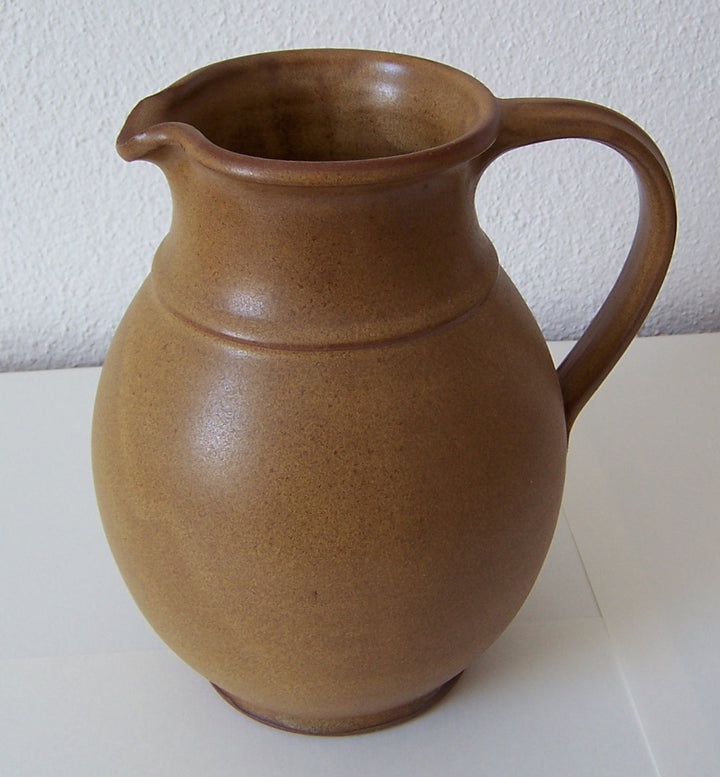 Töpferei Annett Fischer Krug handgetöpfert Höhe 19 cm Volumen ca. 1300 ml (braun)