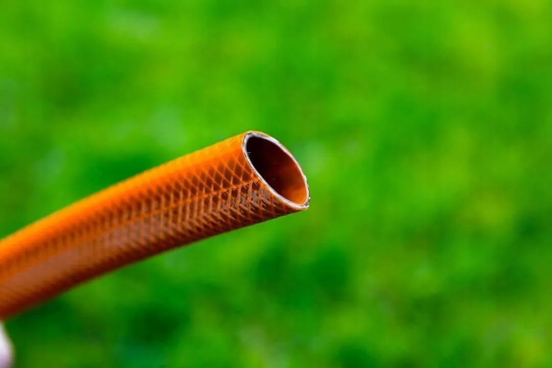 NEO TOOLS Gartenschlauch Set 20m 1/2" 4-lagig (24 bar), Metall-Schlauchständer, Spritzdüse verstellb