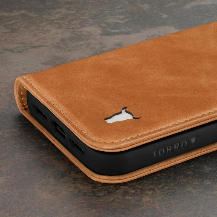 TORRO Hülle kompatibel mit iPhone 15 Pro Max – Premium Lederhülle mit Standfunktion und Kartenfächer