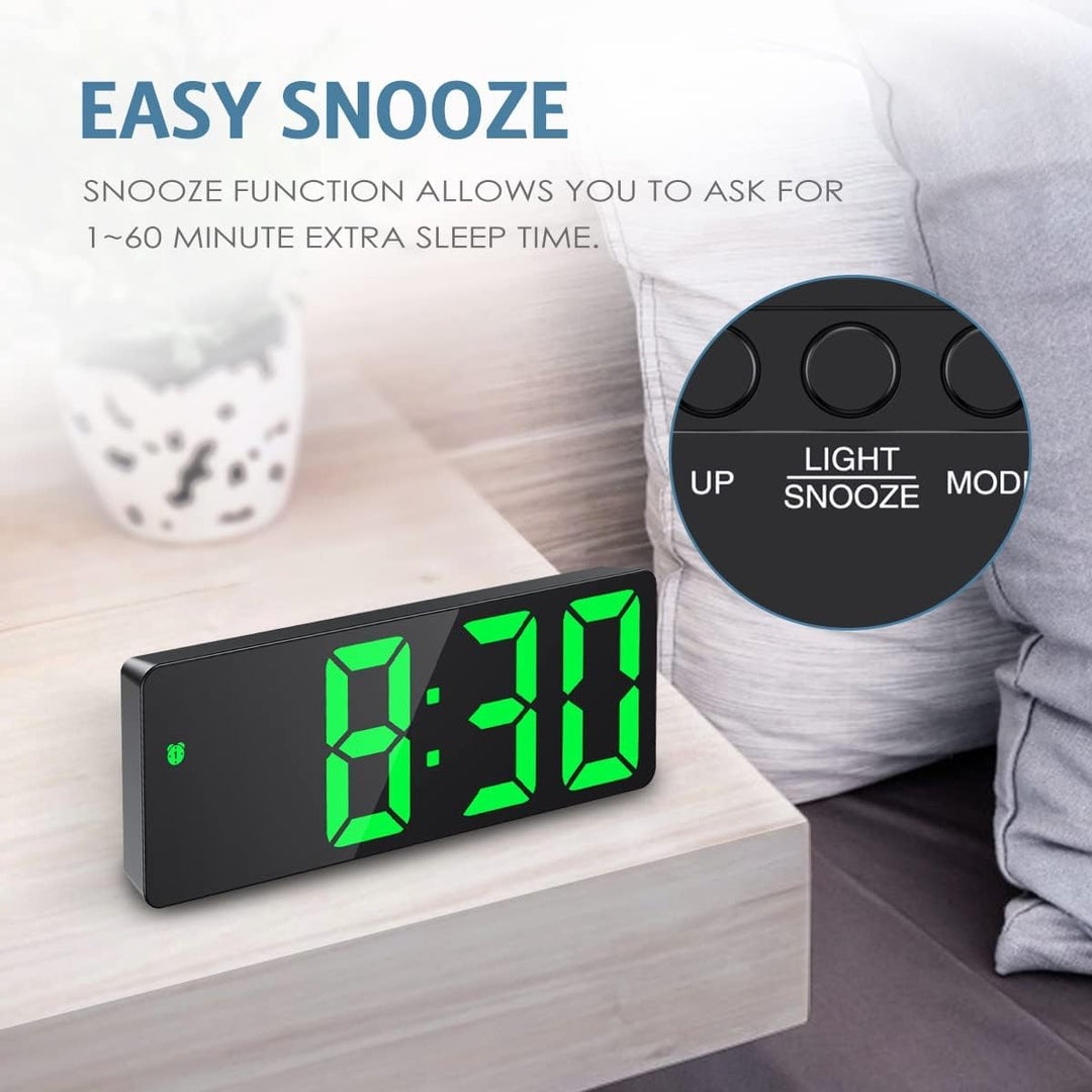 Digitale Wecker, LED Uhr, Tischuhr mit Temperaturanzeige, Reisewecker, einstellbare Helligkeit, 12/2