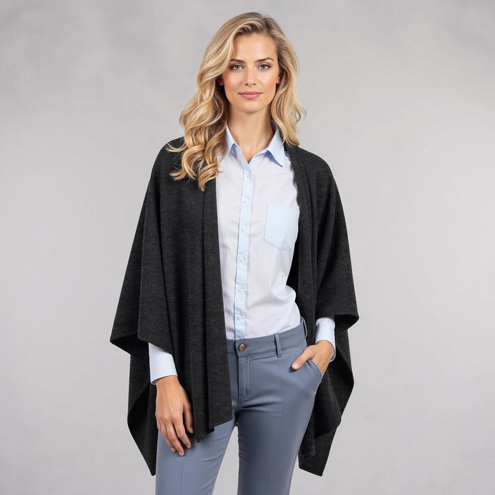 GIESSWEIN Merino Lambswool Cape - Eleganter Feinstrick Überwurf aus Lammwolle, Merinowolle Cape für