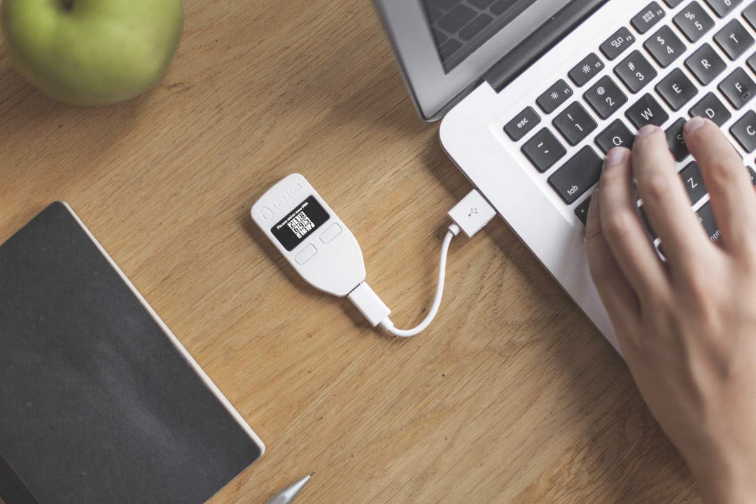 Trezor Model One - Die Original-Hardware-Wallet für Kryptowährungen, Bitcoin-Sicherheit, Speichern u