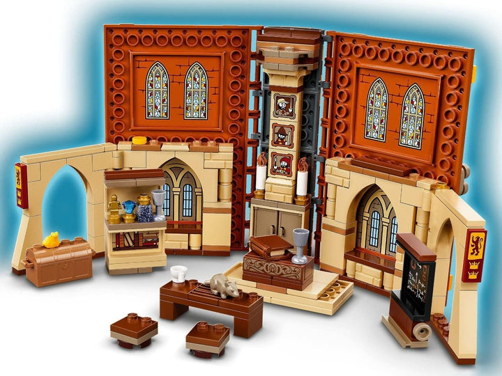 LEGO 76382 Harry Potter Hogwarts Moment: Verwandlungsunterricht Set, Spielzeugkoffer mit Minifiguren