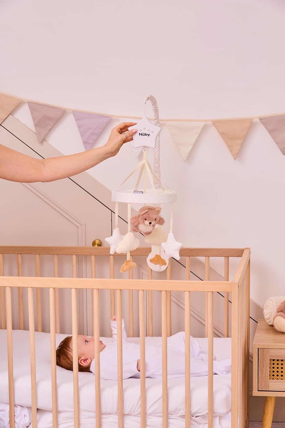 Nuby Biscuit der Bär – Musik-Mobile für Babys – Verstellbarer Arm passt auf jedes Babybett – Beruhig