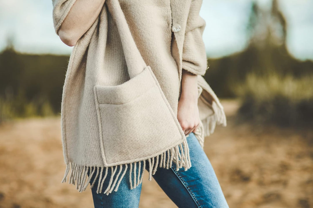 Damen Schal Schultertuch aus 100% Wolle mit Taschen - Poncho Stola 65x180cm + Fransen Tuch & Umschla