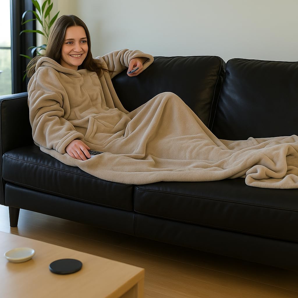Brandsseller Flauschige TV-Decke mit Ärmeln 150x180 cm in Cashmere Feeling - Fusssack und 2 Taschen