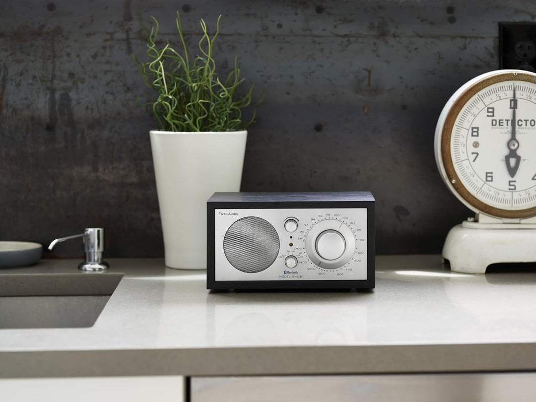Tivoli Audio Model One BT Bluetooth UKW-/MW-Tisch Radio (Schwarz/Silber) Schwarz / Silber, Schwarz /