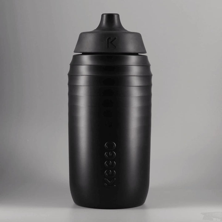 KEEGO | Die Evolution der Sportflasche | Elastisches Titan | Schützt vor Plastik im Wasser | Leicht