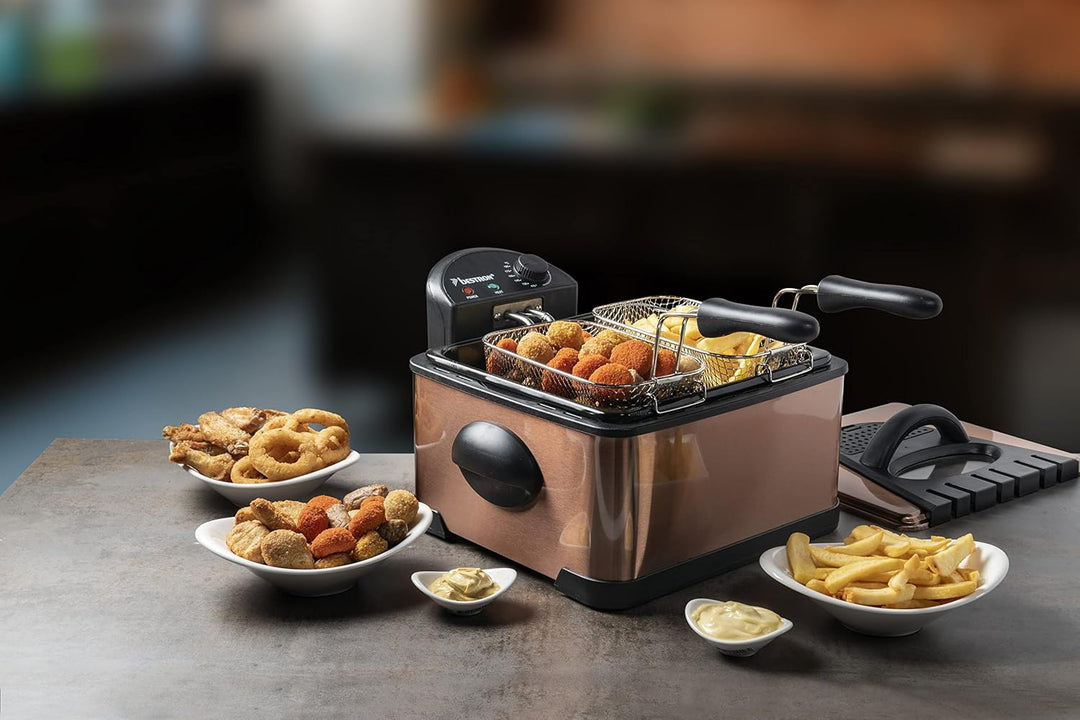 Bestron XL Öl-Fritteuse mit 3 Frittierkörben, inkl. Kaltzonentechnologie & herausnehmbaren Ölbehälte