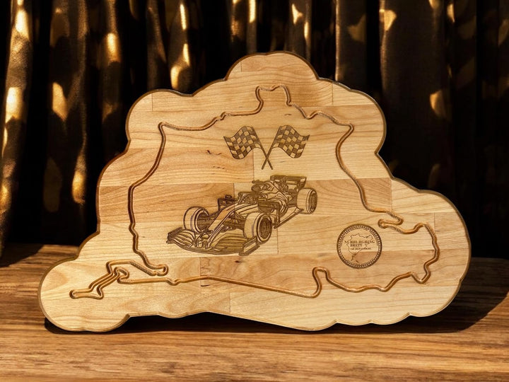 Nürburgring-Brett aus Holz, Frühstücksbrettchen aus der Eifel, Geschenkidee für Motorsport Fans, Ges