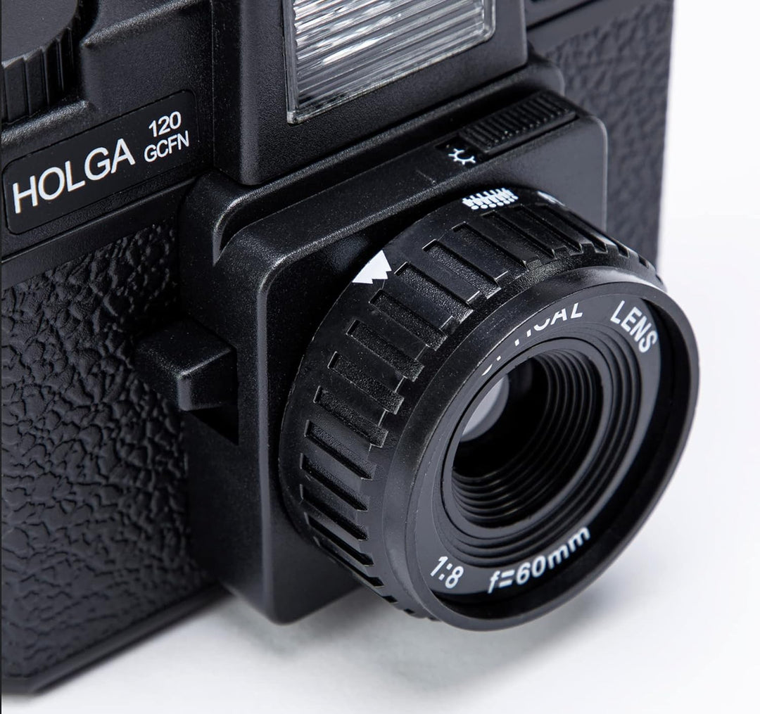 Holga 120GCFN Rollfim Kamera artLINE (Glas Optik) im Set mit schwarz/weiss Film und Batterien 120mm