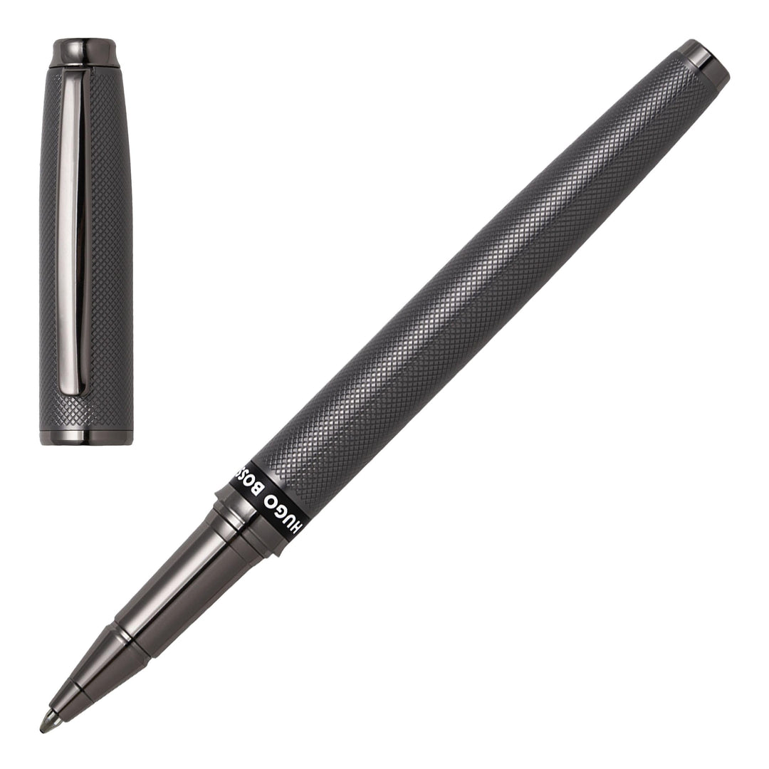 Hugo Boss Stream Tintenroller aus Messing in der Farbe Gun, Länge: 14,5cm, Tintenfarbe: Schwarz, HSW