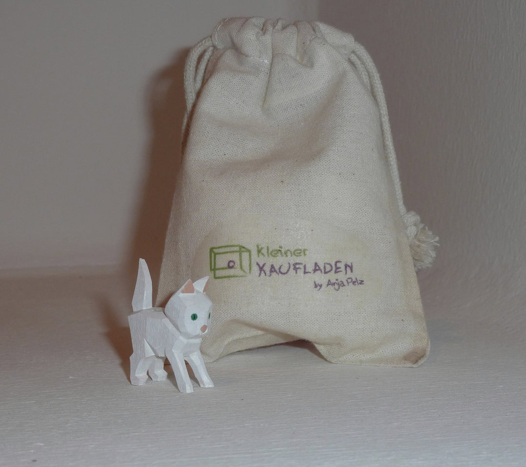 Lotte Sievers-Hahn Katze hell/weiss stehend mit Baumwollbeutel Krippenfigur