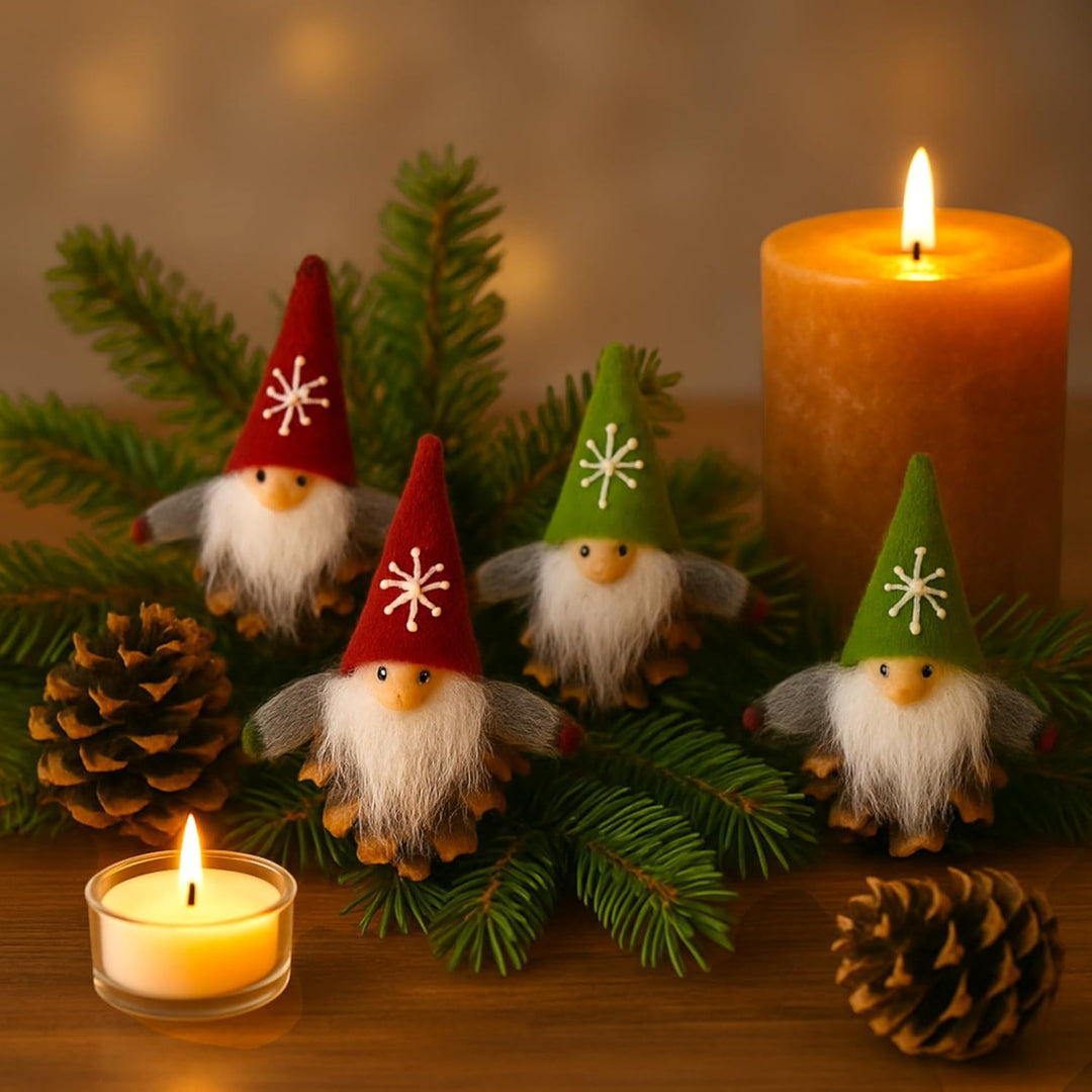 MIJOMA 12er Set Weihnachtswichtel – Handgemachter Baumschmuck aus Holz & Stoff – Deko-Wichtel für Ta