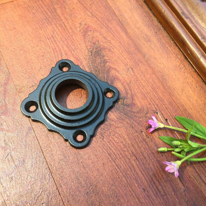 Antikas - Ansprechende Klinkengarnitur für Zimmertür - mit Rosetten wie antik in schwarz