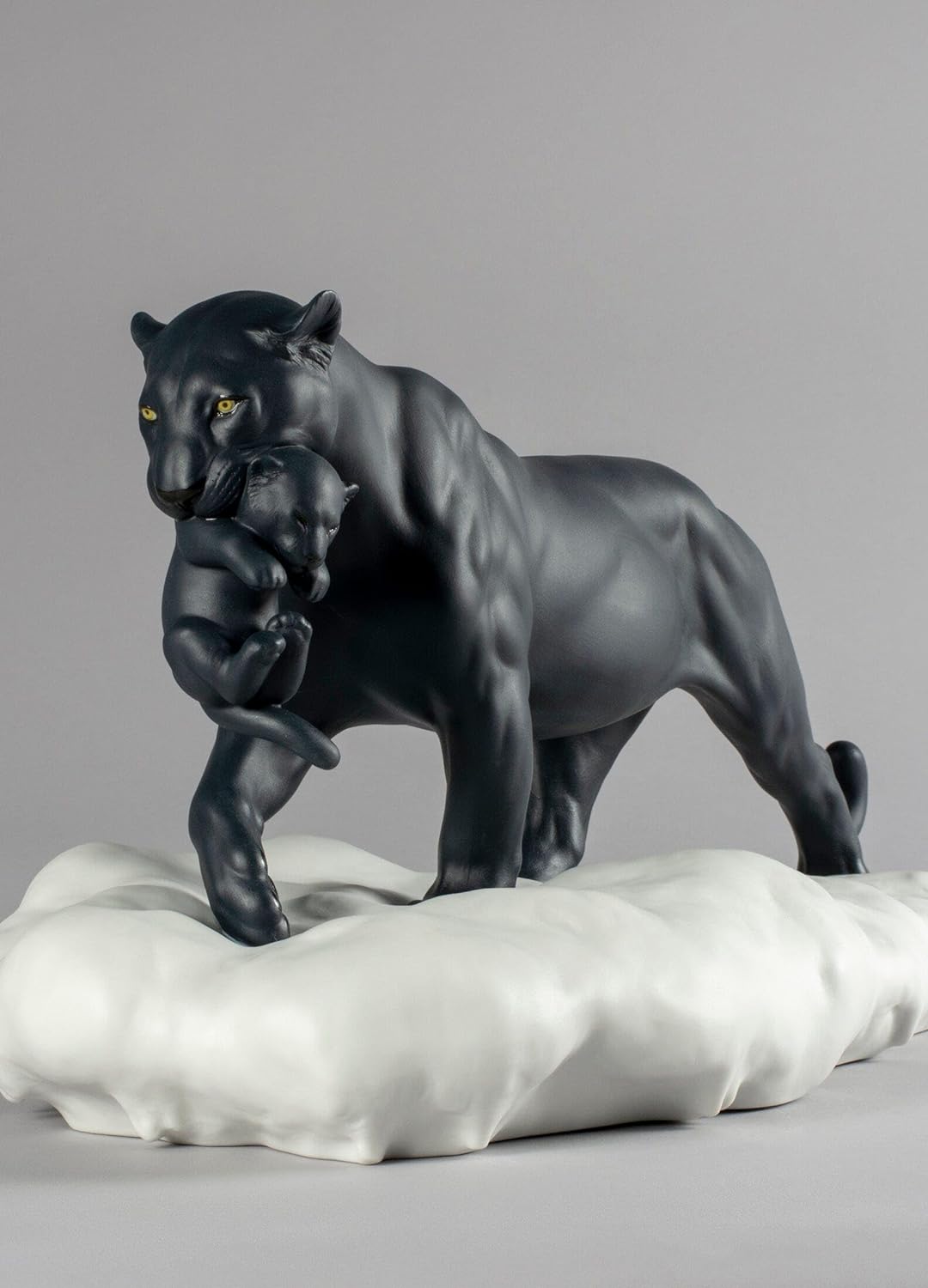 LLADRÓ Figur Schwarzer Panther Mit Welpe. Panther. Porzellan.