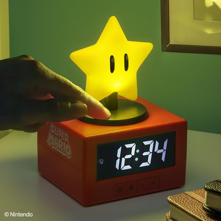 Paladone Super Mario Super Star Icon Wecker mit Nachtlicht – Digitaler Wecker, Schlummerfunktion per